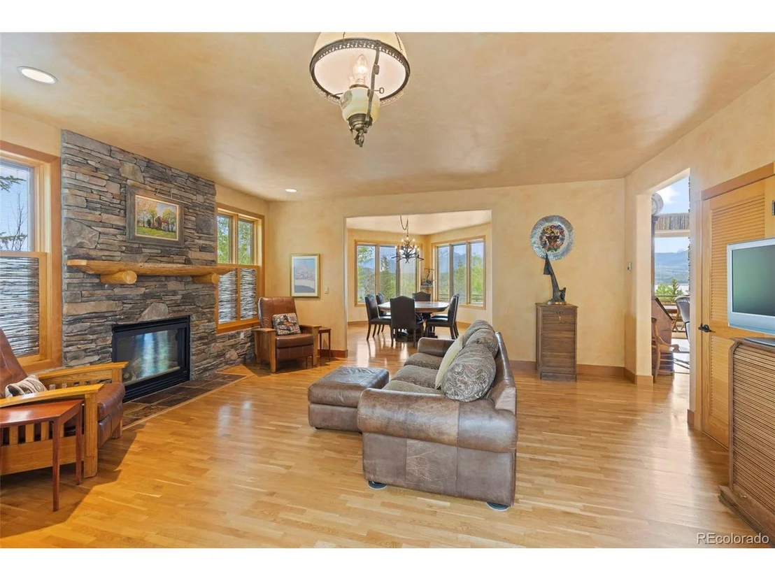 Photo of 273 Ensign Dr