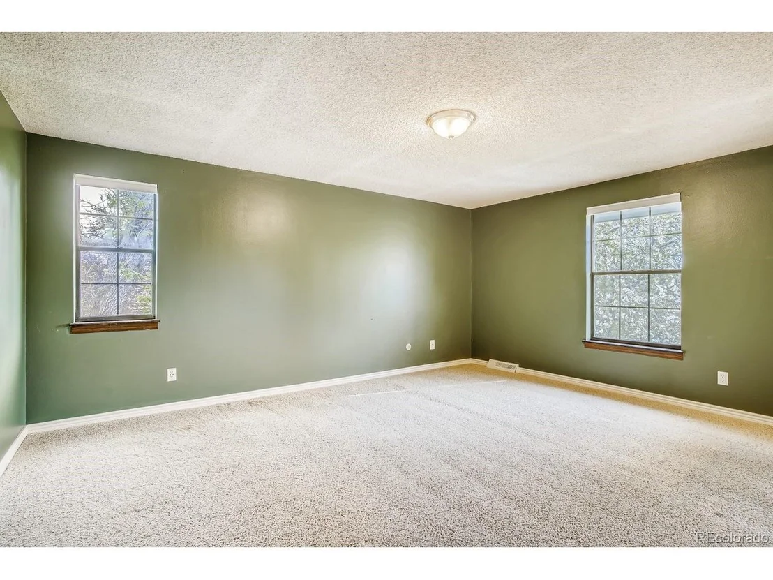 Photo of 8691 Iris St