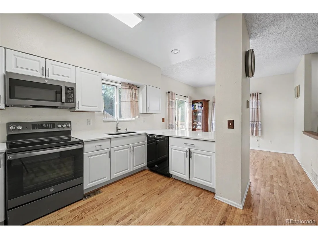 Photo of 3843 W Temple Pl