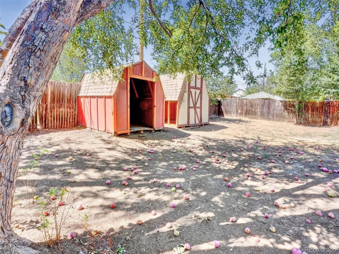 Photo of 7789 Greenleaf Ln