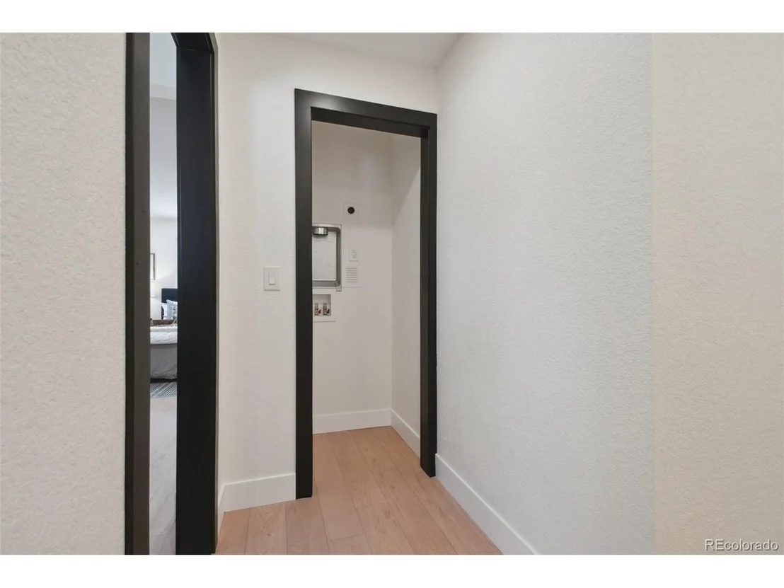 Photo of 605 W Easter Pl