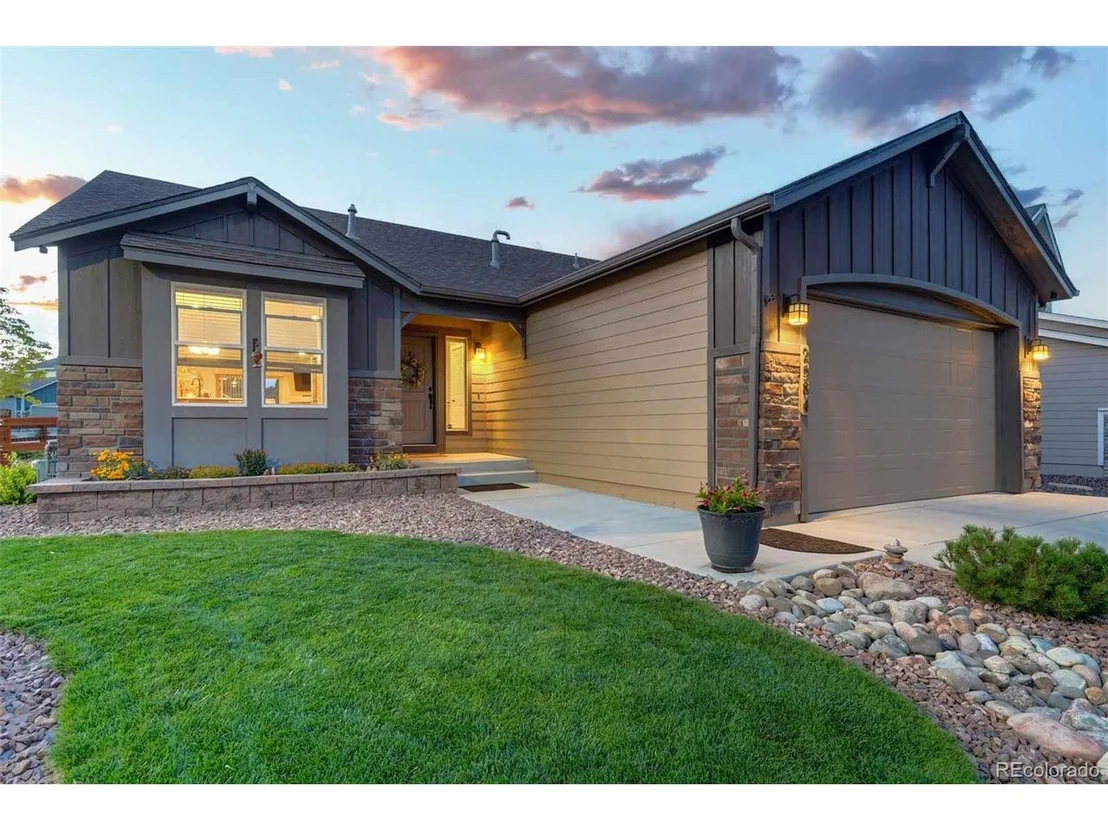 Photo of 2584 Lakes Edge Dr
