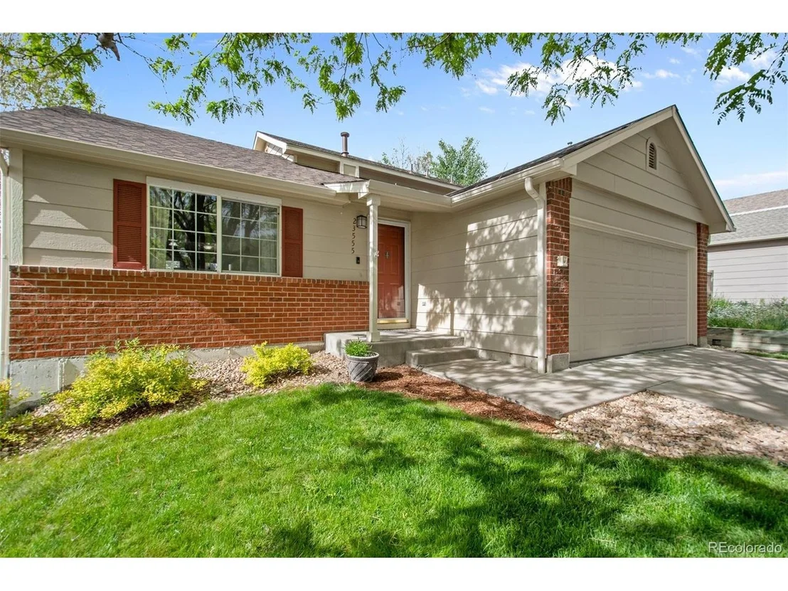 Photo of 23555 Broadmoor Dr