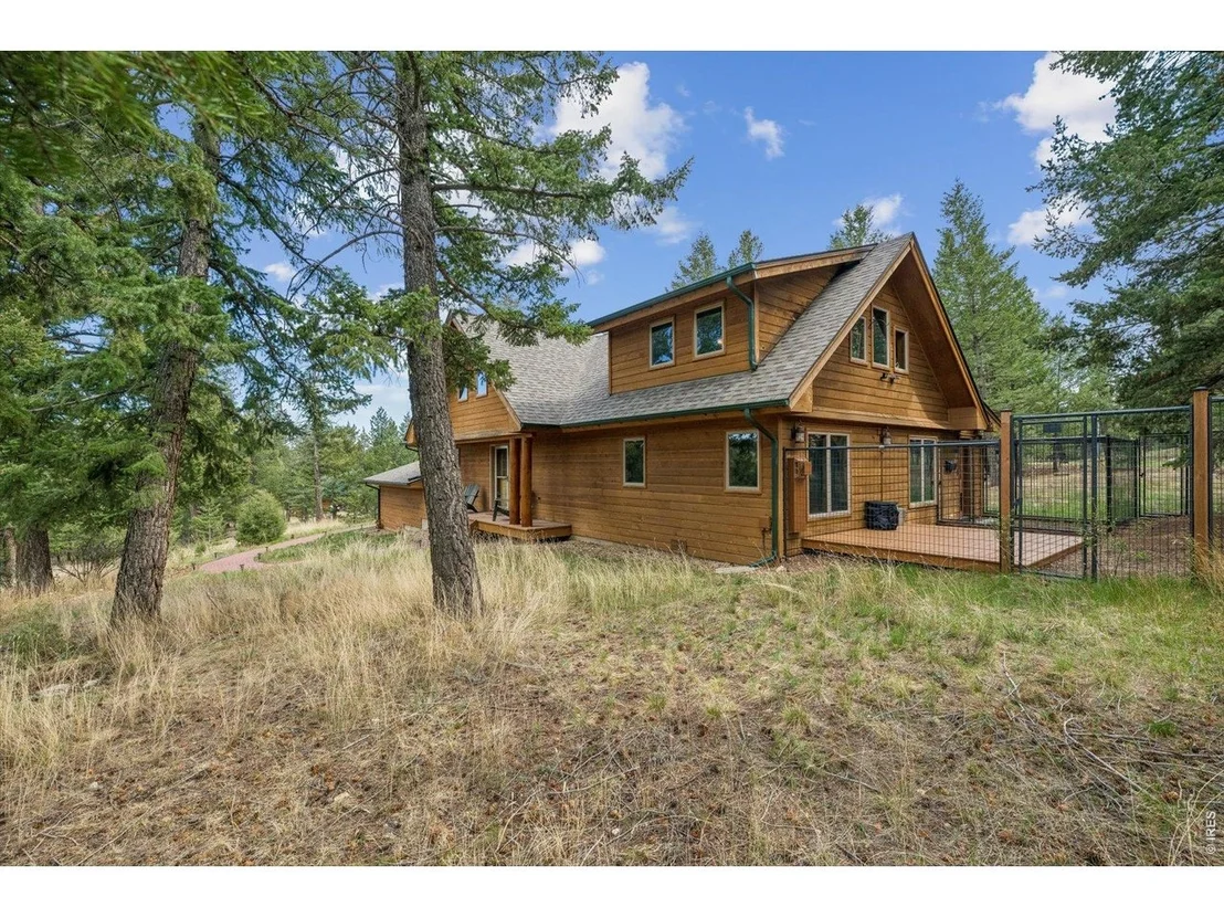Photo of 733 Lakeshore Dr