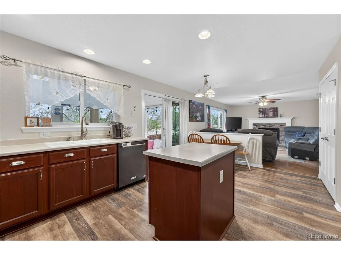 Photo of 6289 Viewpoint Ave