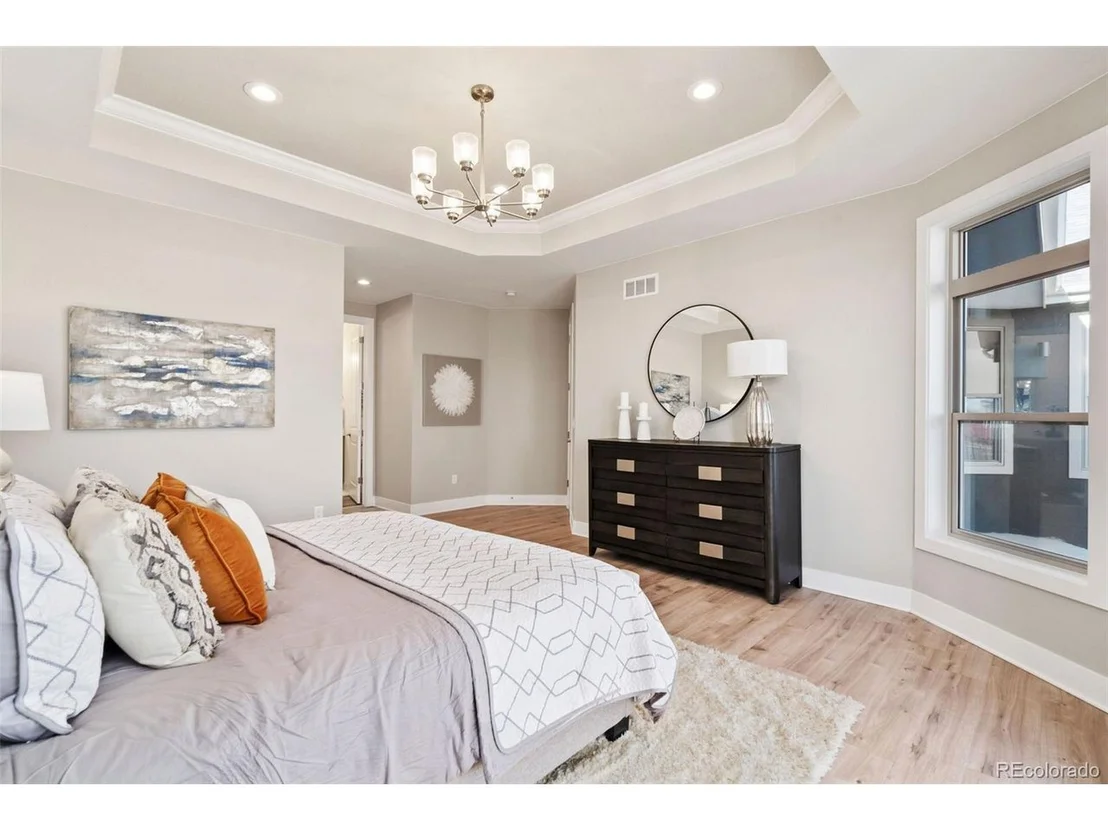 Photo of 335 Josef Cir