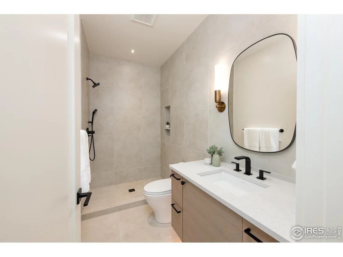 Photo of 640 Iris Ave
