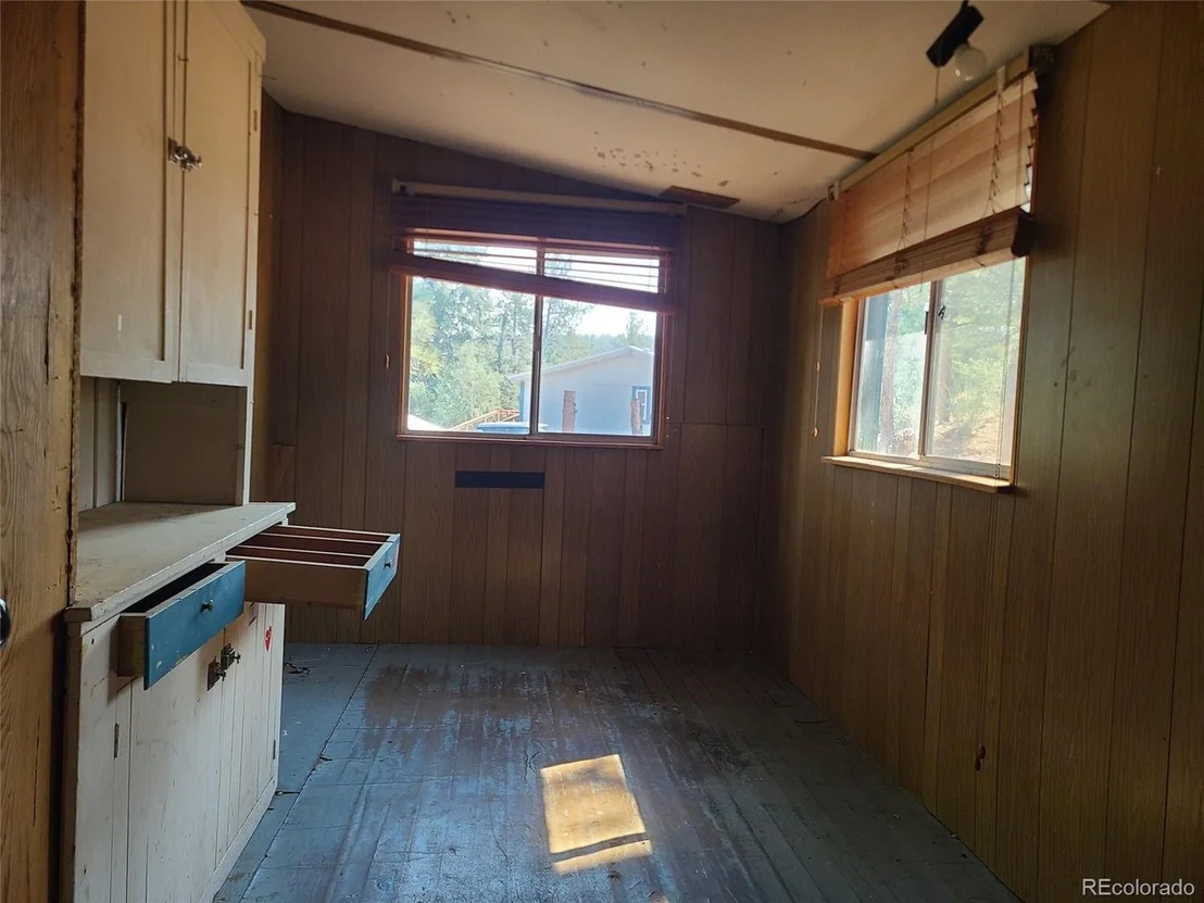 Photo of 23721 Summit St