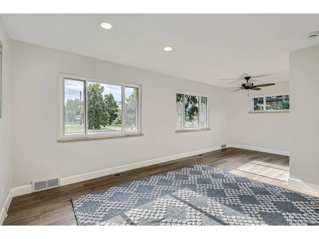 Photo of 2940 N Monaco Pkwy