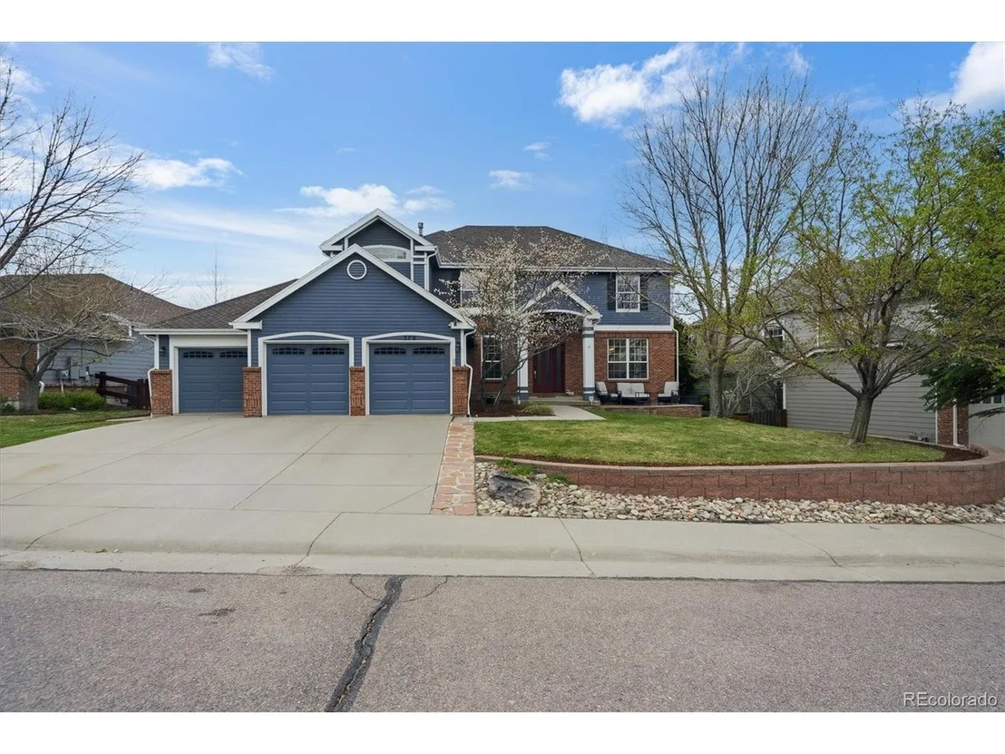 Photo of 379 Shoreham Cir