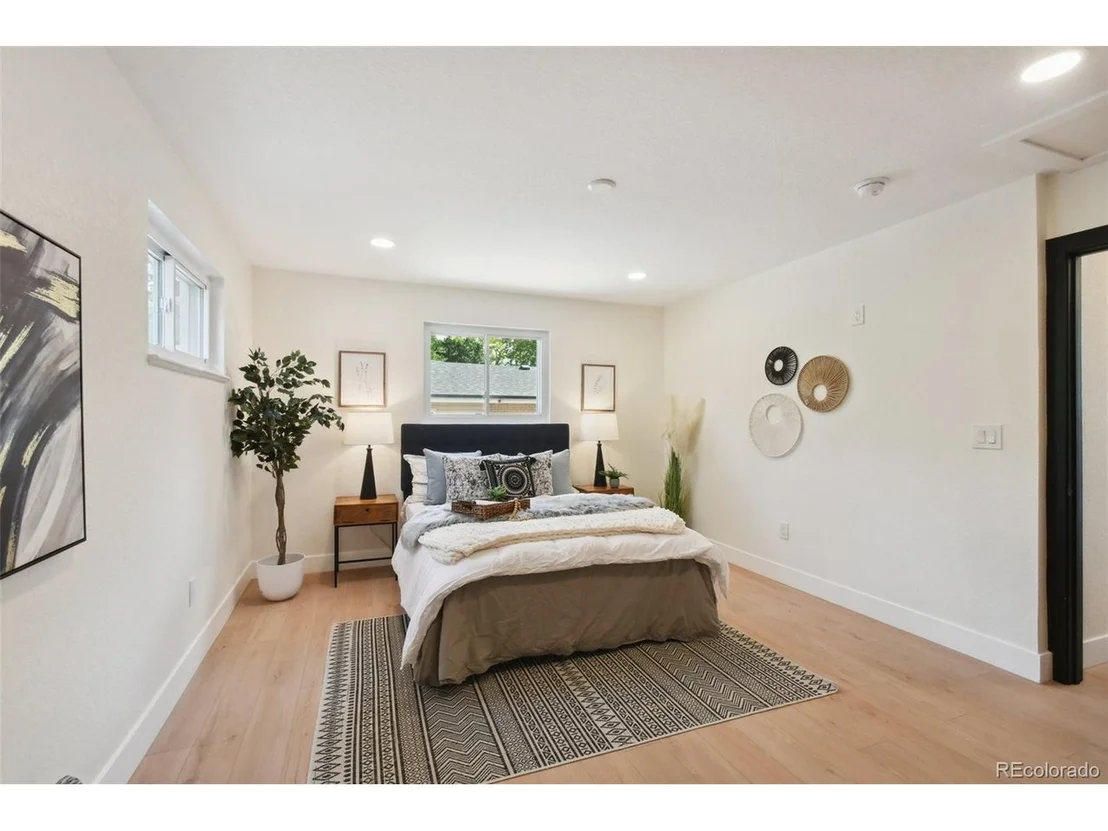 Photo of 605 W Easter Pl