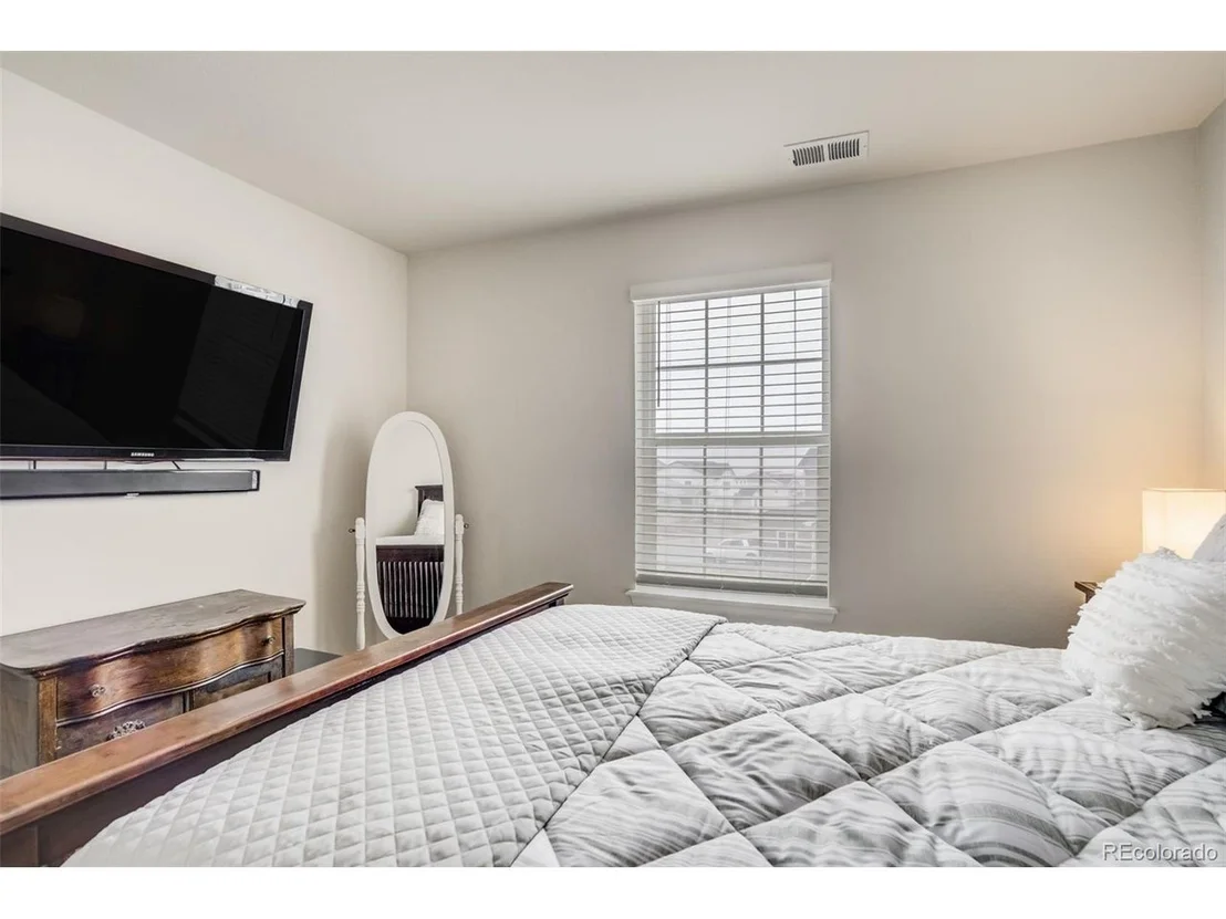 Photo of 5059 Ditmars Ln