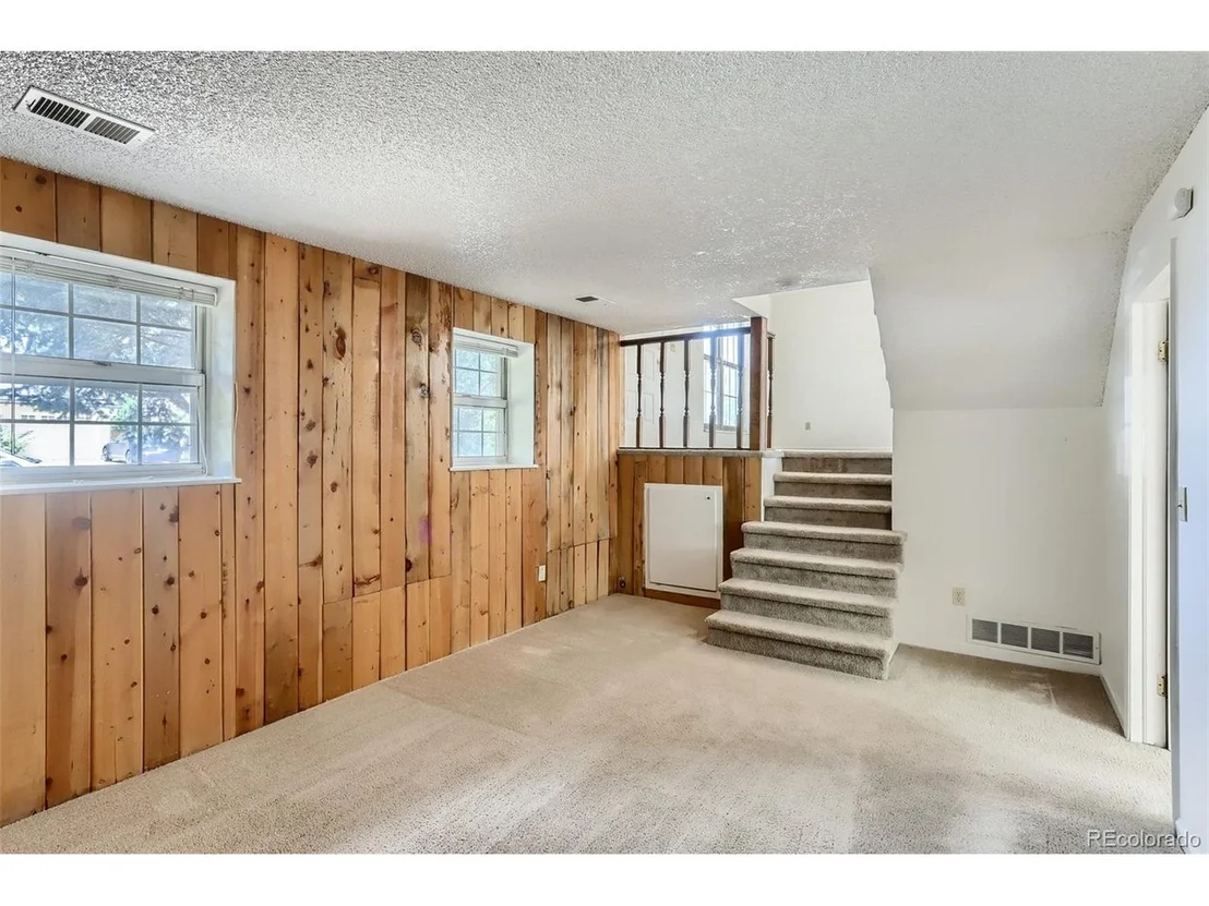 Photo of 216 Summit Cir