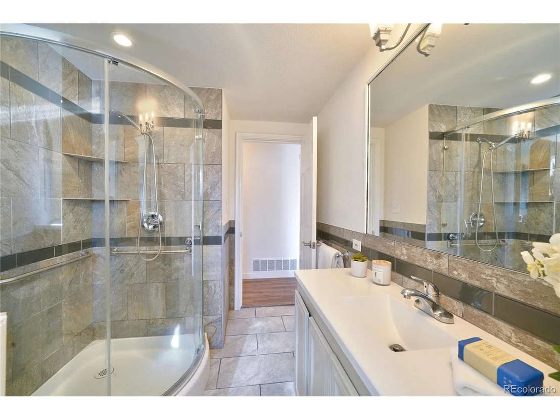 Photo of 6499 Iris Way