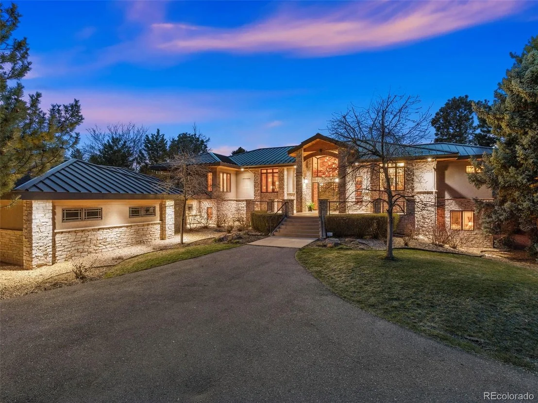 Photo of 680 Front Range Rd