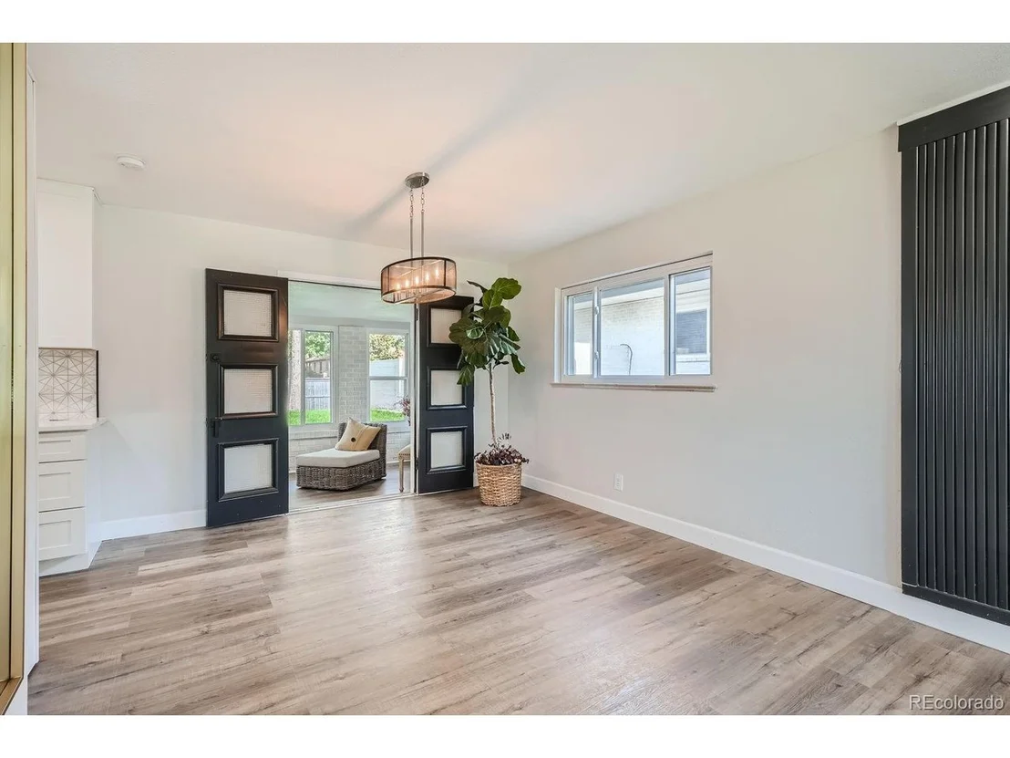 Photo of 2940 N Monaco Pkwy