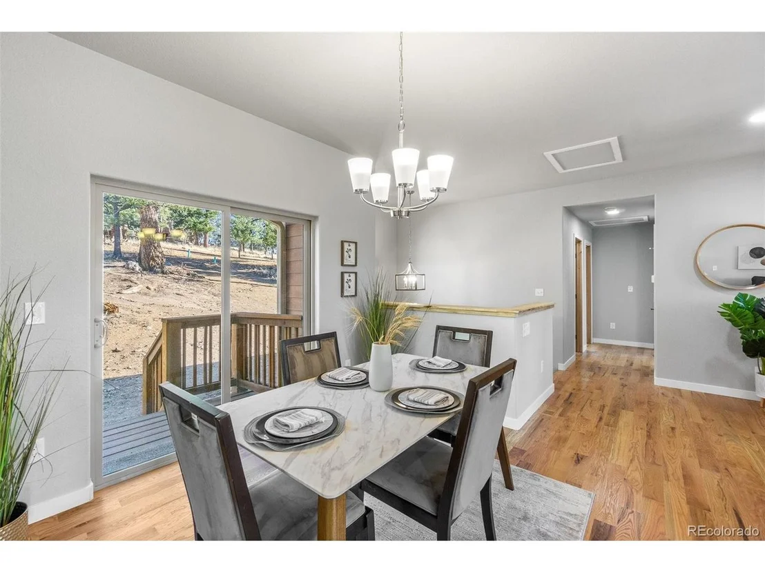 Photo of 544 Aspen Ln