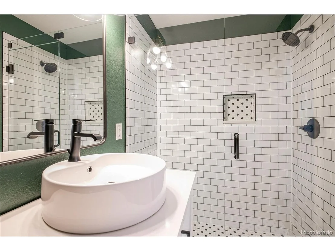 Photo of 5640 Wheaton Ave