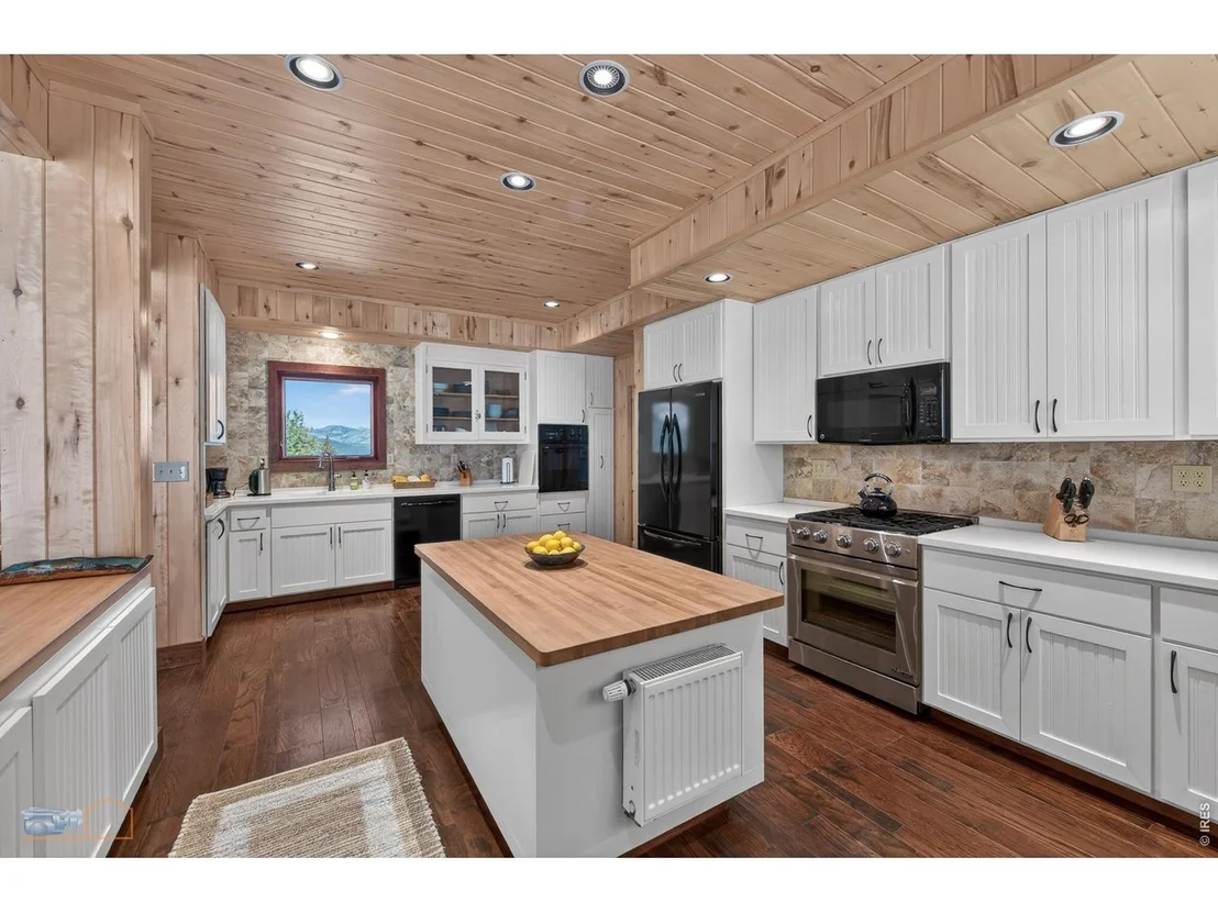 Photo of 942 Spruce Dr