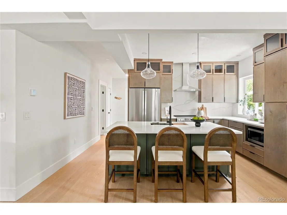 Photo of 625 Cook St