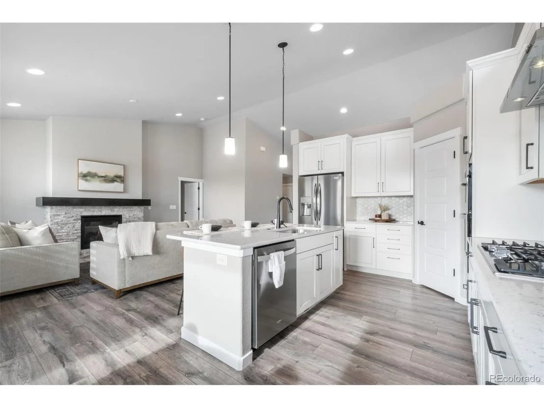 Photo of 2573 Lakes Edge Dr