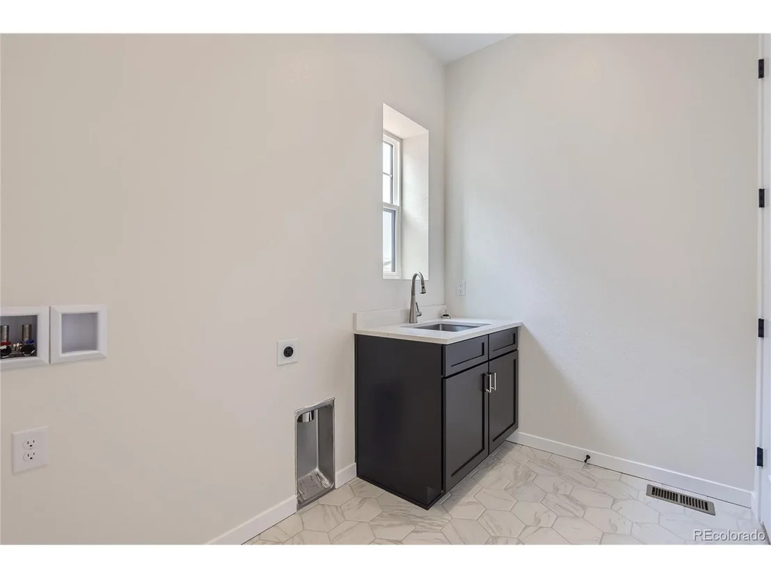 Photo of 9634 Winterset Cir