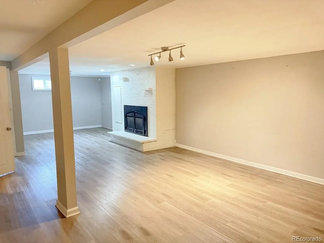 Photo of 562 W Easter Ave