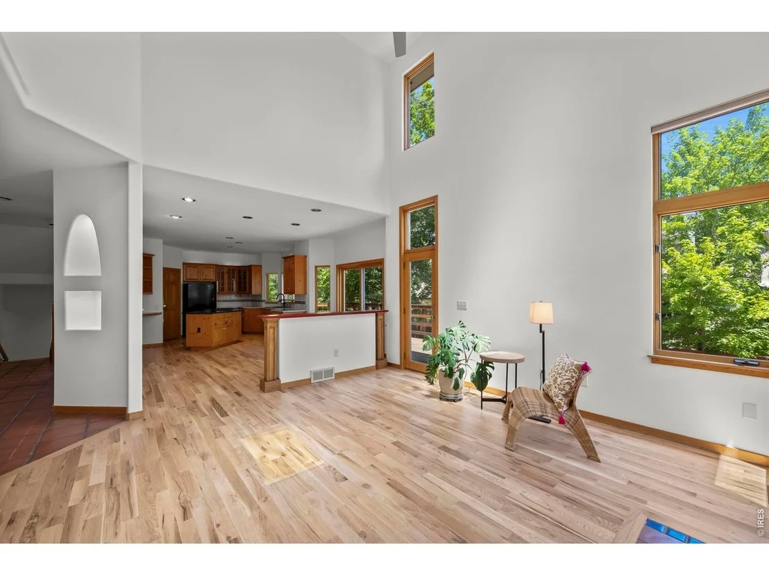 Photo of 1001 Utica Cir