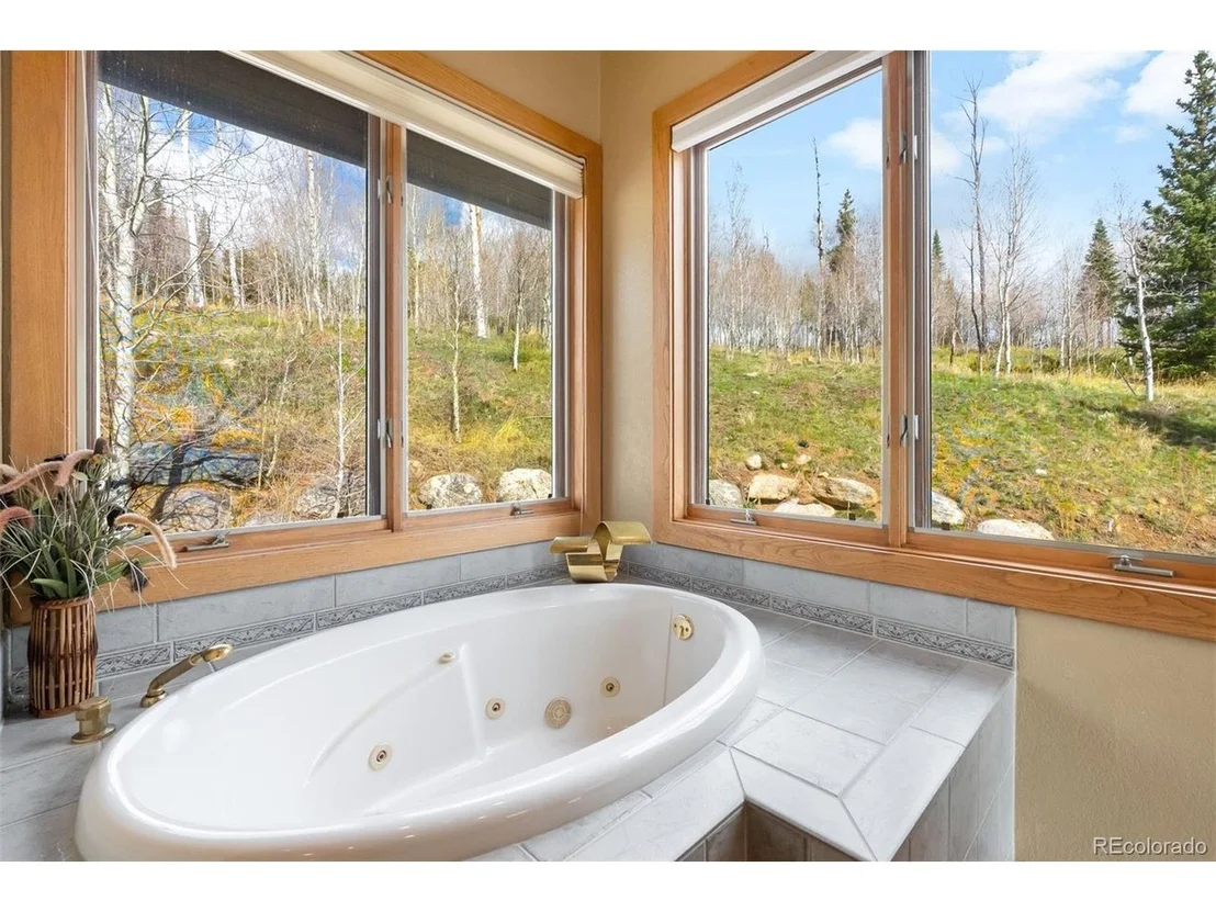 Photo of 348 Jade Rd