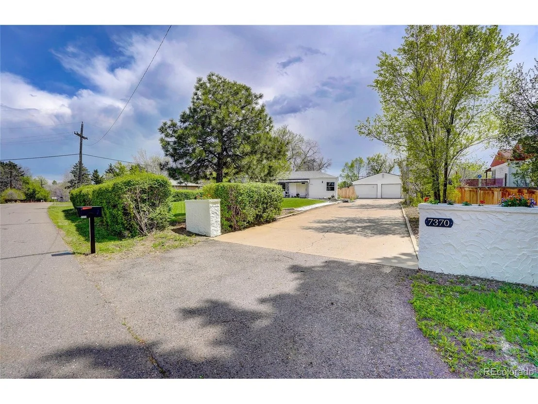 Photo of 7370 Broadview Dr