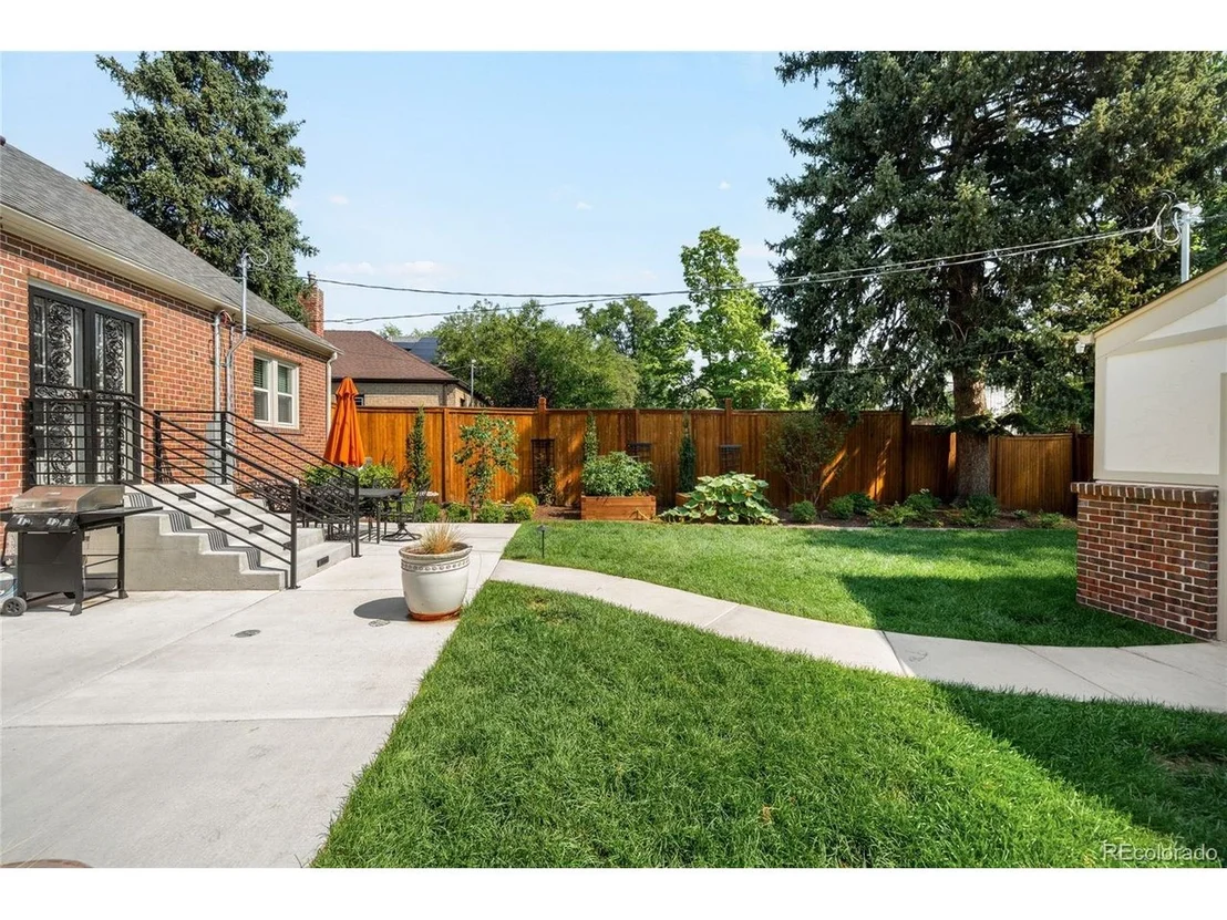 Photo of 2068 Jasmine St