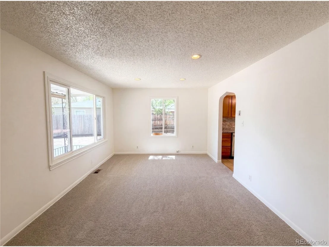 Photo of 4365 Iris St