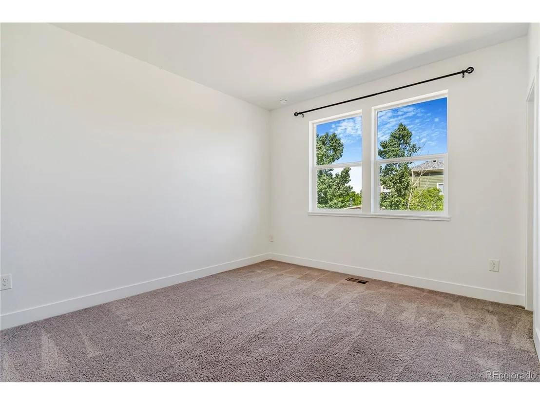 Photo of 497 Valley Way