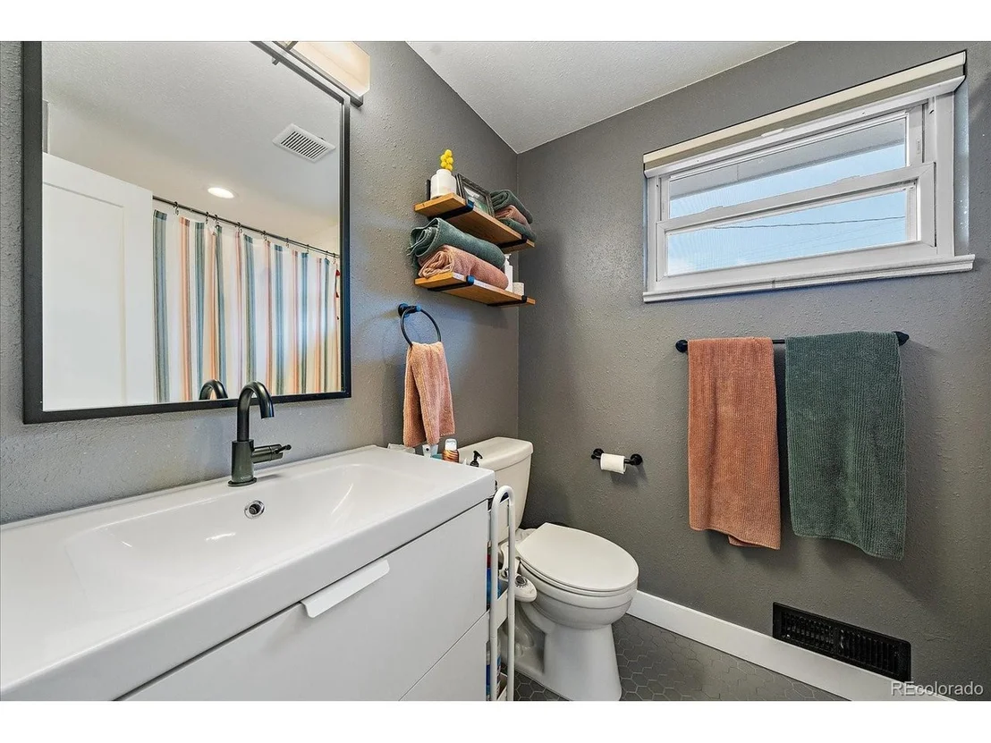 Photo of 5440 Hoyt Dr