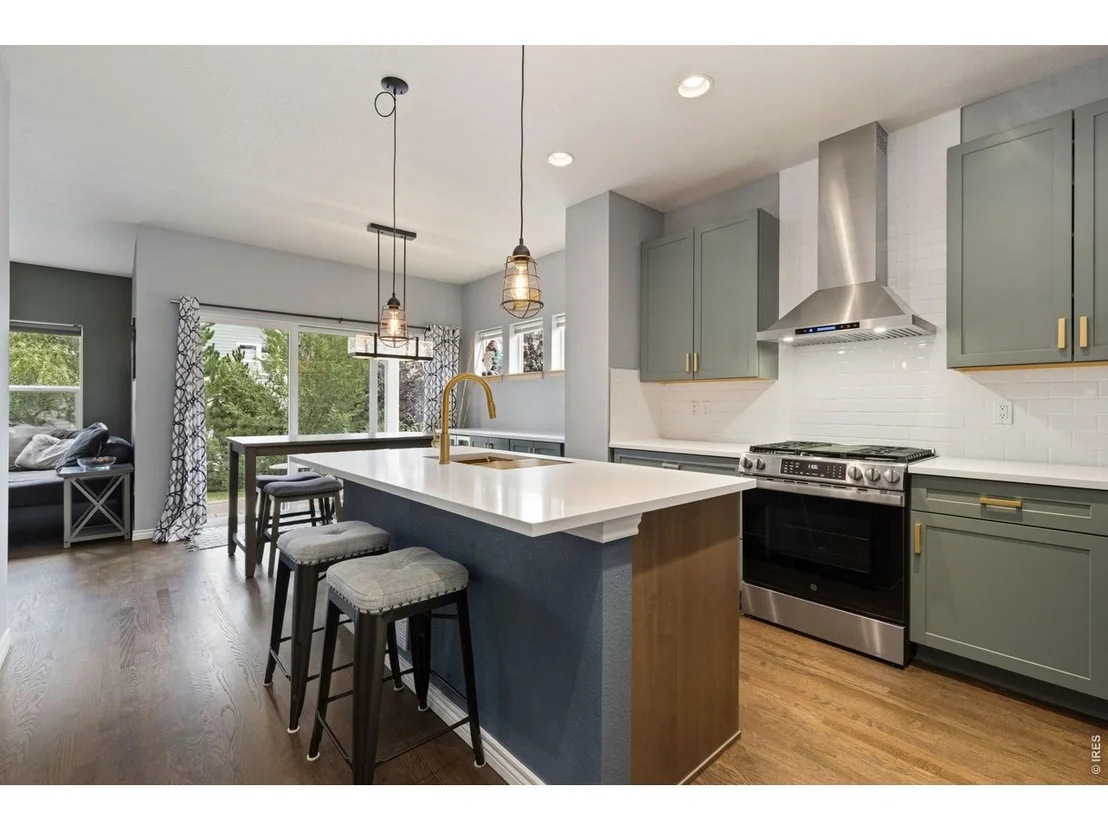 Photo of 405 Raymond Ct