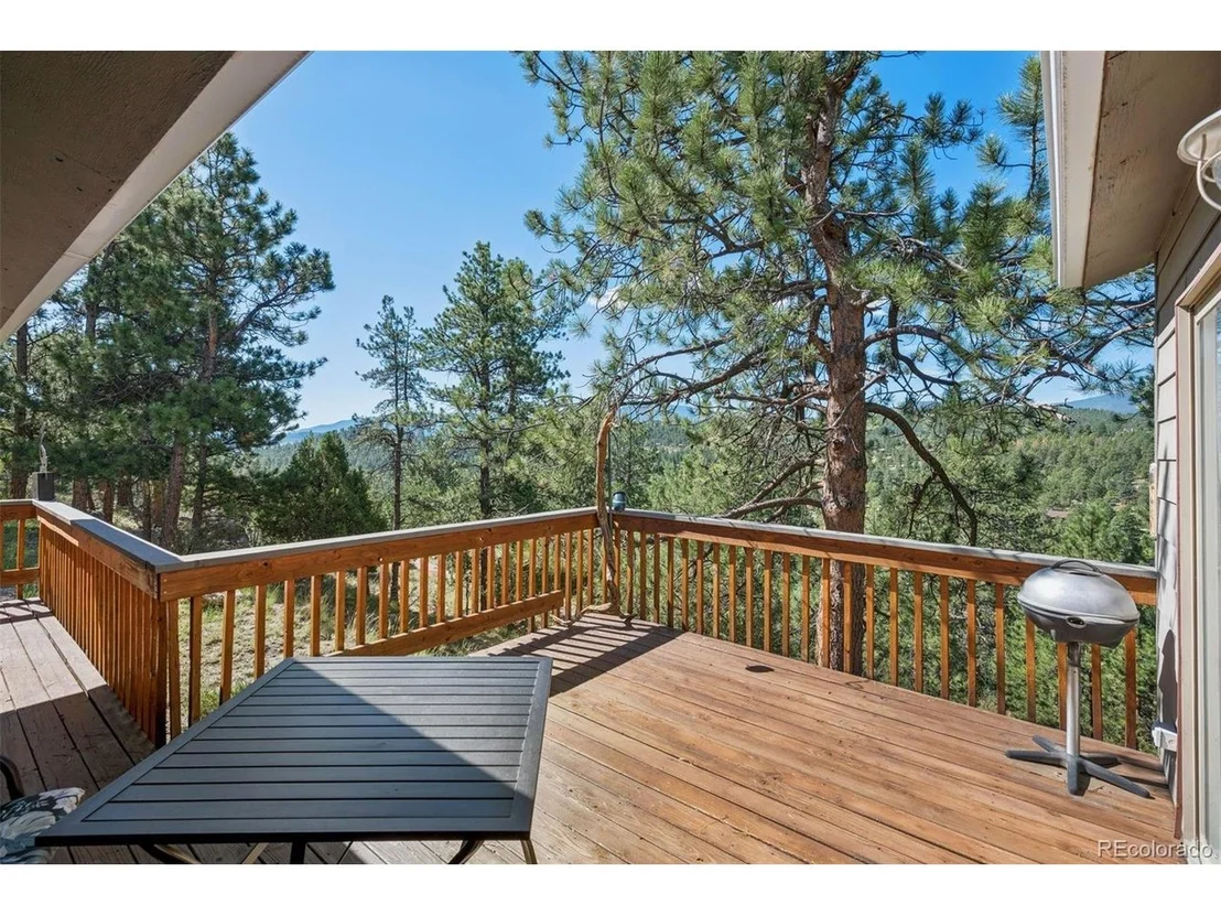 Photo of 221 Juniper Ln