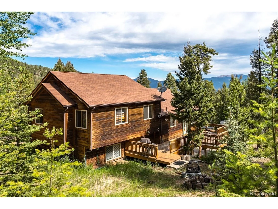 Photo of 1052 S Pine Dr