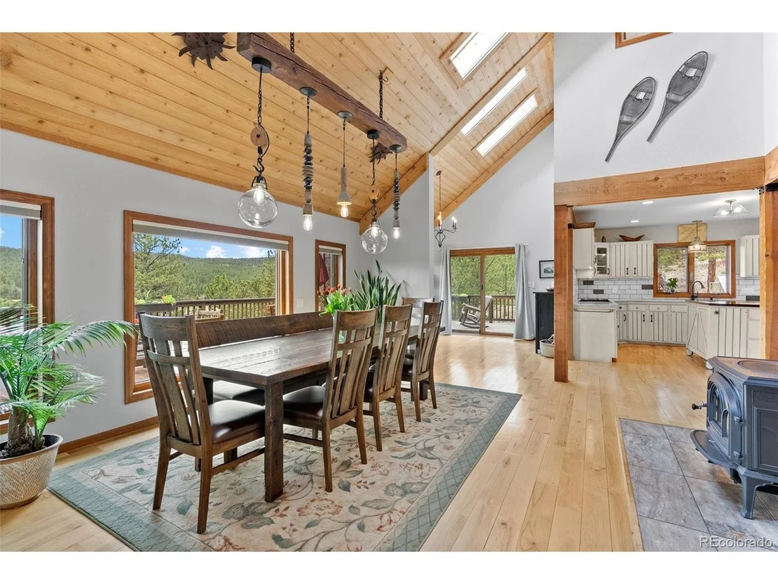 Photo of 665 Meadow Dr