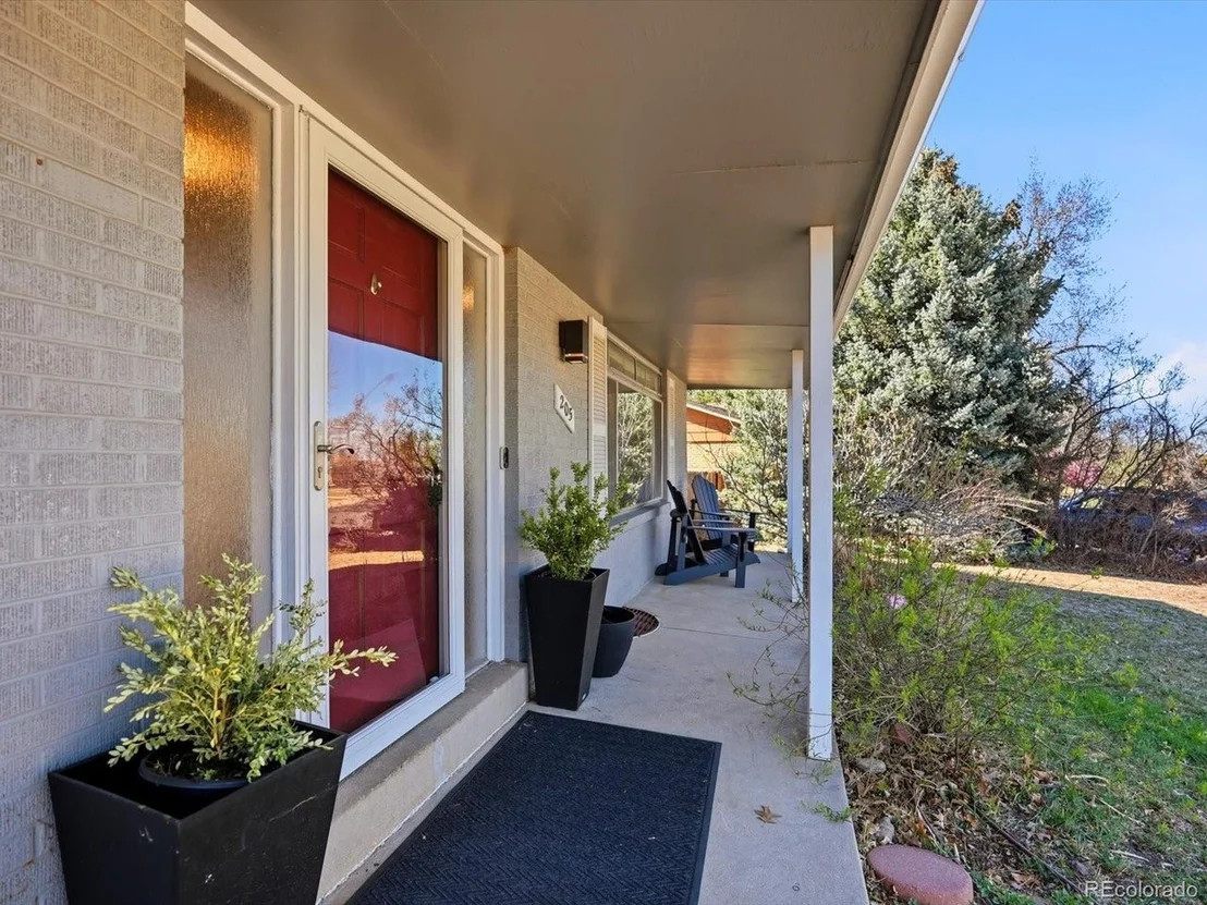 Photo of 205 Manhattan Dr
