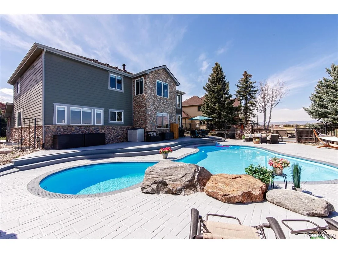Photo of 1127 Wyndemere Cir