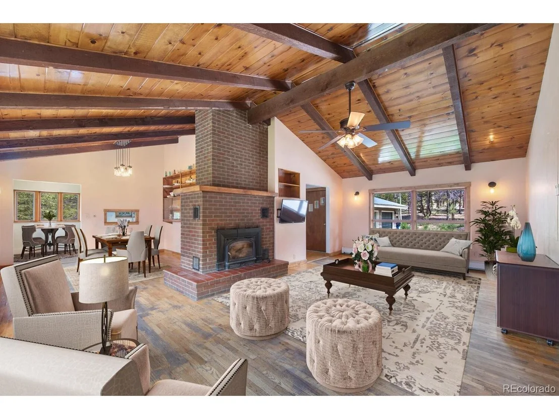 Photo of 920 Mountain View Dr
