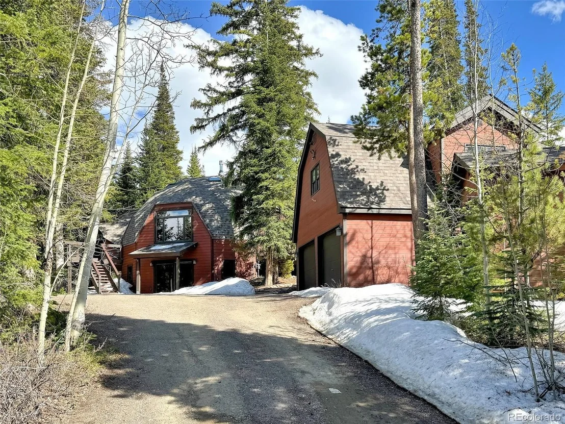 Photo of 230 Balsh Blvd