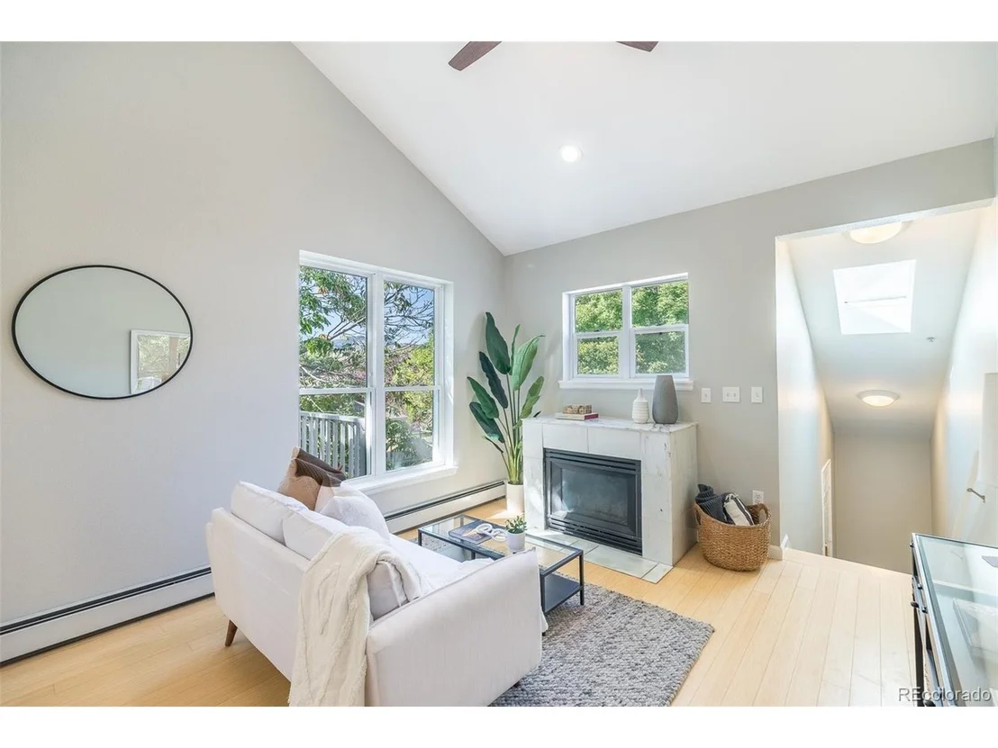 Photo of Unit 3077207 at 3077 29th St