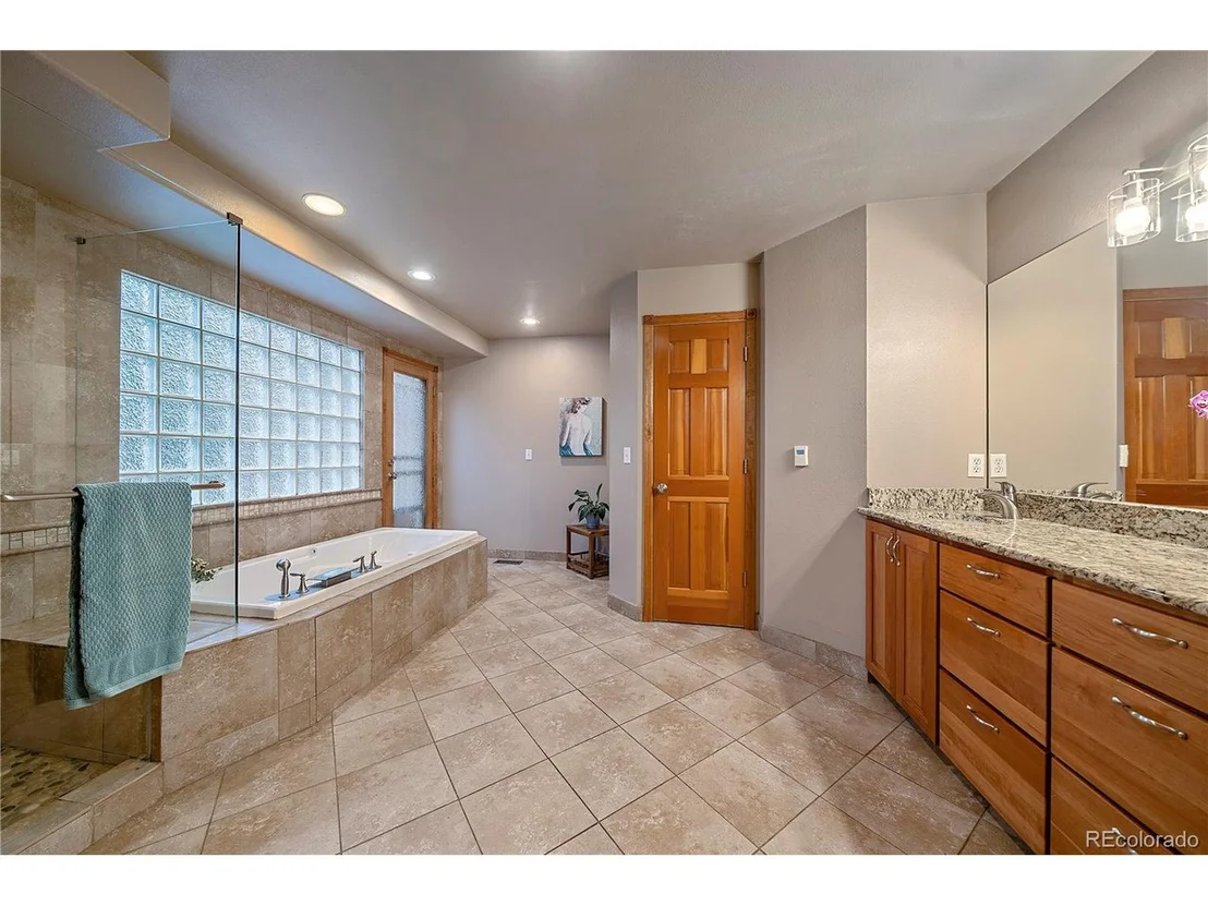 Photo of 28384 Kinnikinnick Rd