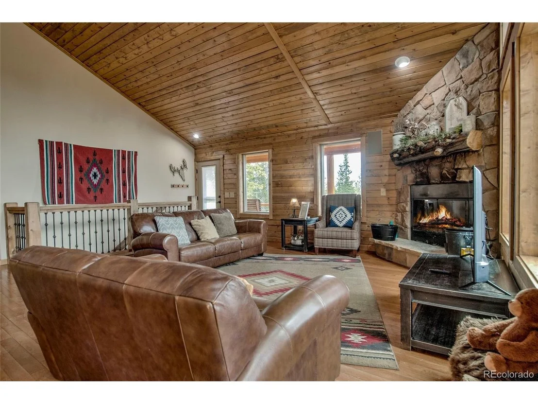 Photo of 790 Mountain View Dr