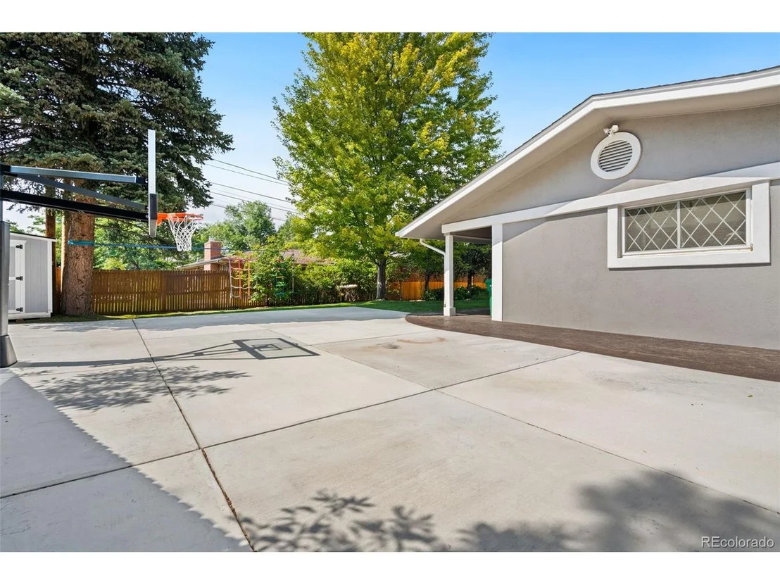 Photo of 3035 Deframe Rd