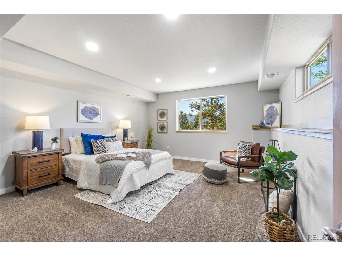 Photo of 544 Aspen Ln