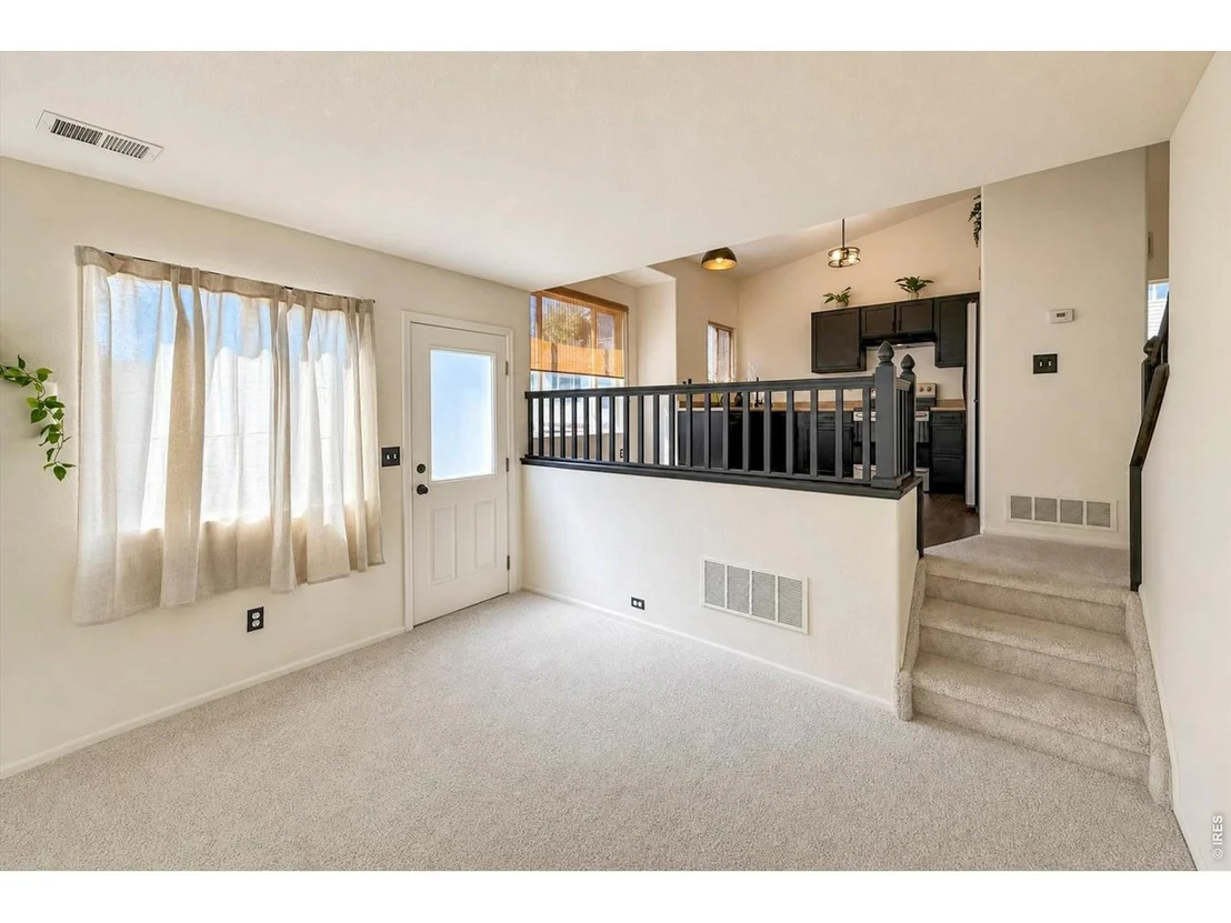 Photo of 1104 Fall River Cir