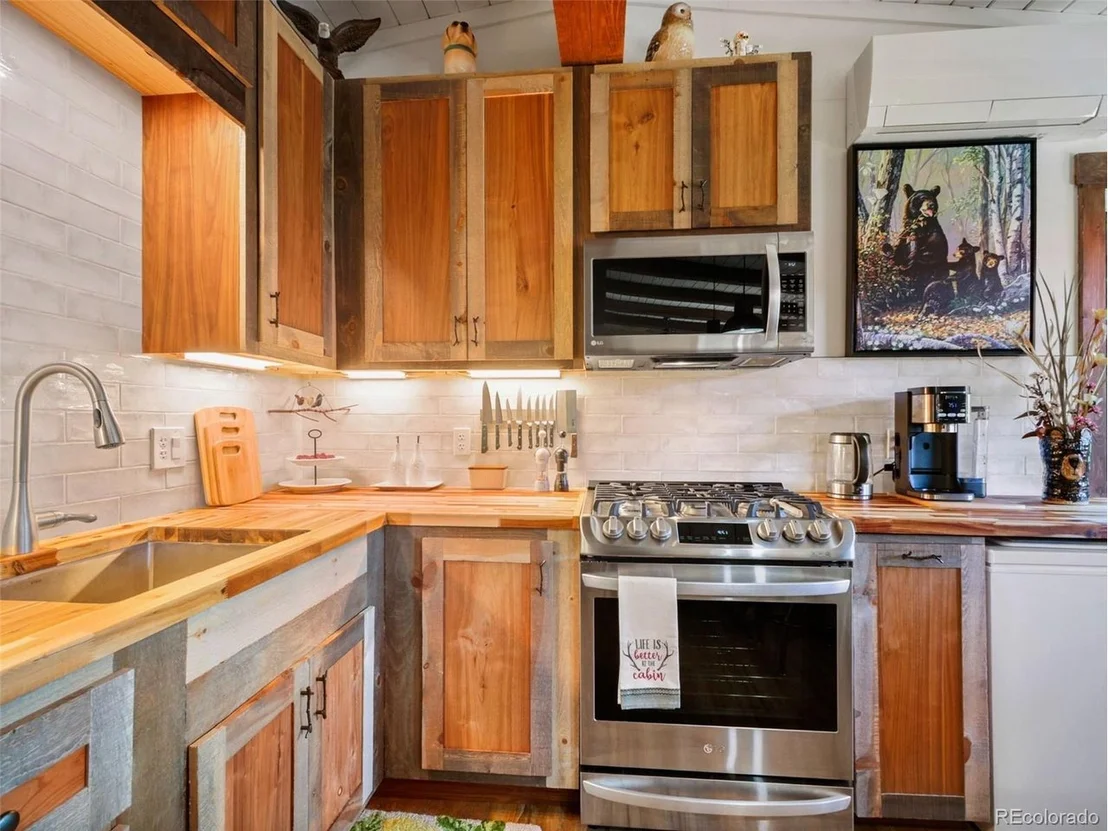 Photo of 9987 Overlook Rd