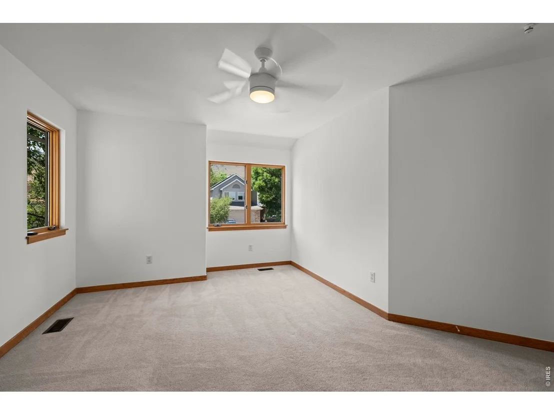 Photo of 1001 Utica Cir